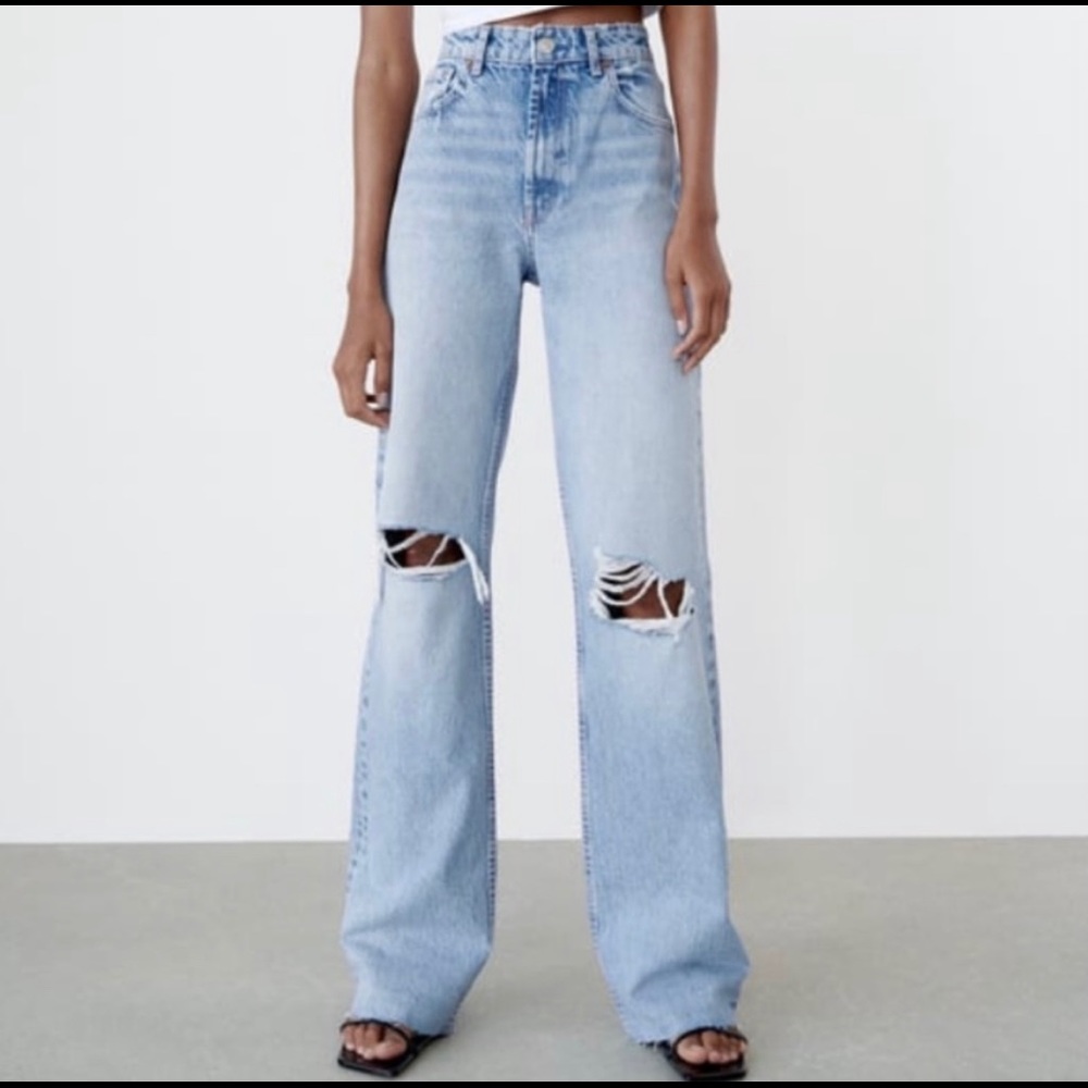 Zara 90s Wide Leg High Waisted Lightwash Jeans Distressed